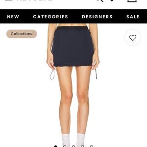 GRLFRND mini skirt in the color navy never worn! SIZE:XS